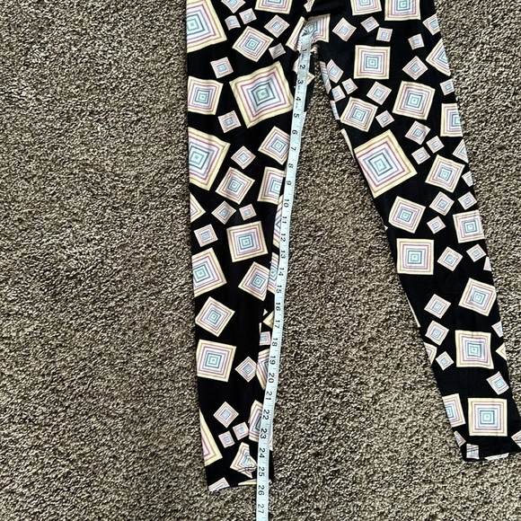 Lularoe geometric leggings one size - Picture 4 of 6